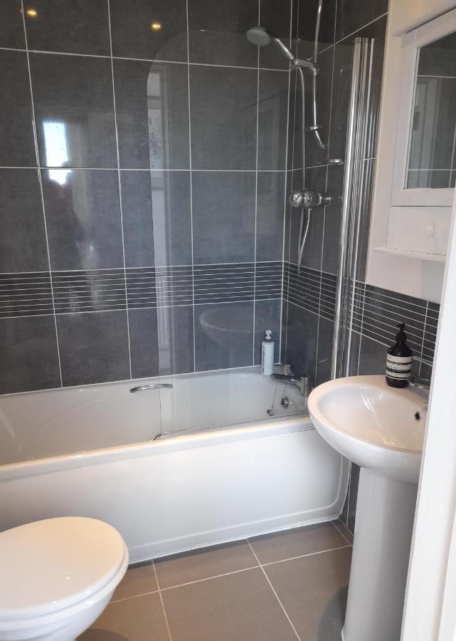 Crow'S Nest Penthouse Apartment With Free Spa Access Somerford Keynes Екстериор снимка