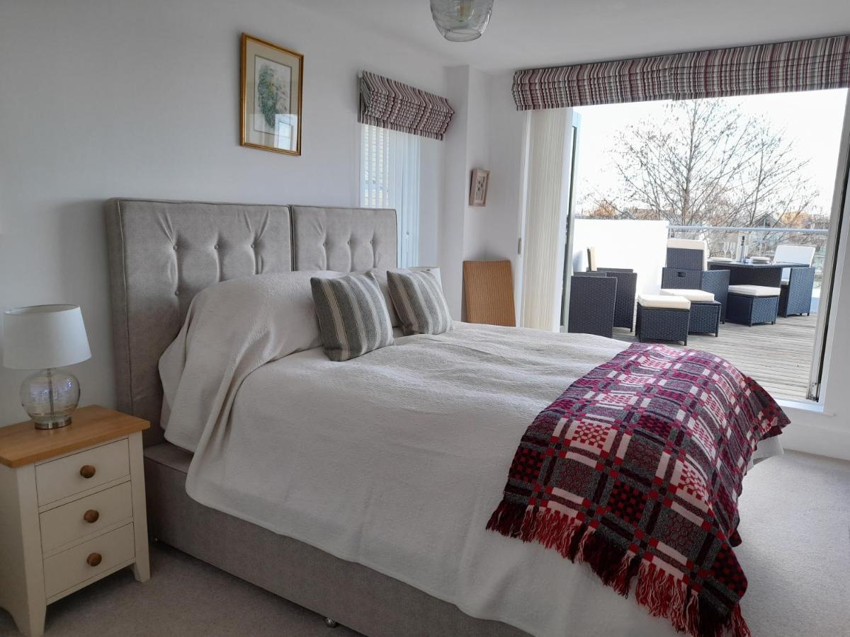 Crow'S Nest Penthouse Apartment With Free Spa Access Somerford Keynes Екстериор снимка