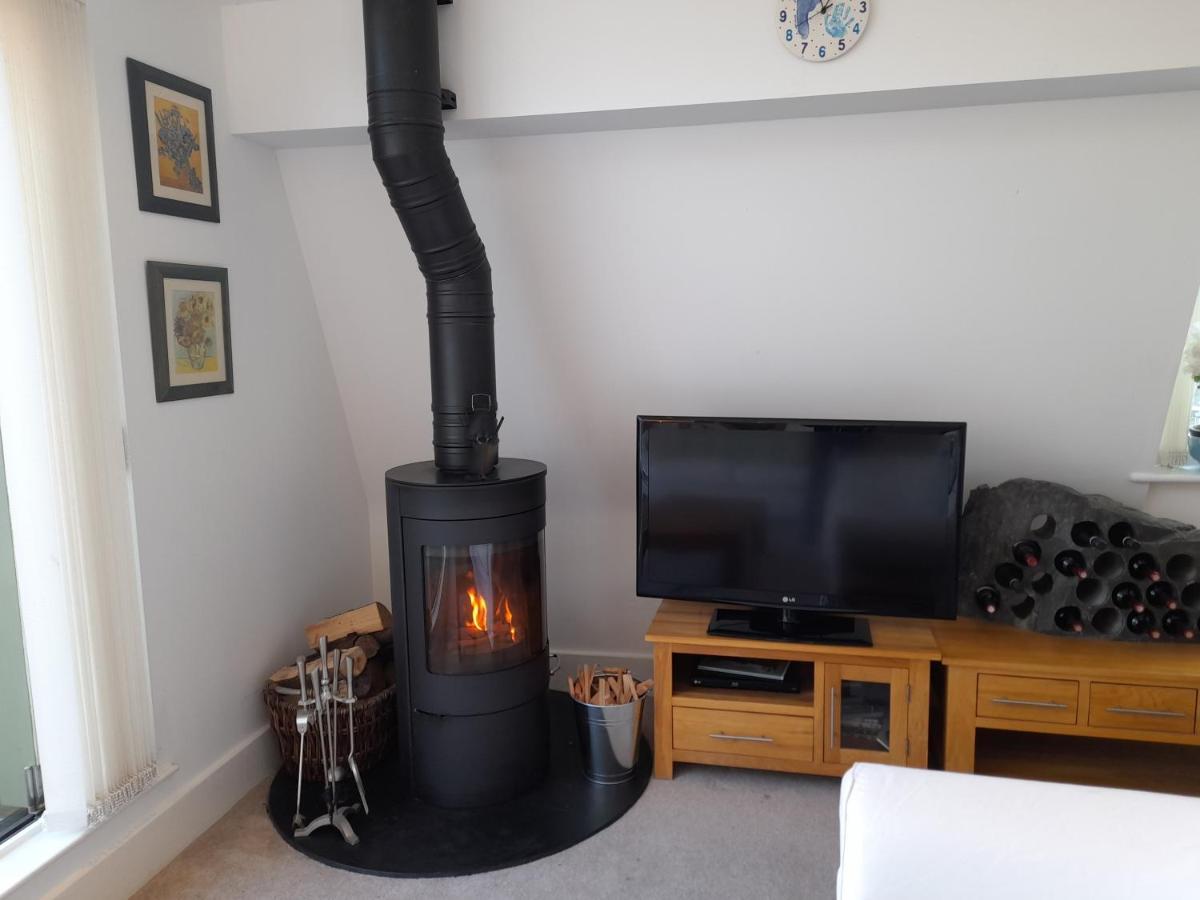 Crow'S Nest Penthouse Apartment With Free Spa Access Somerford Keynes Екстериор снимка