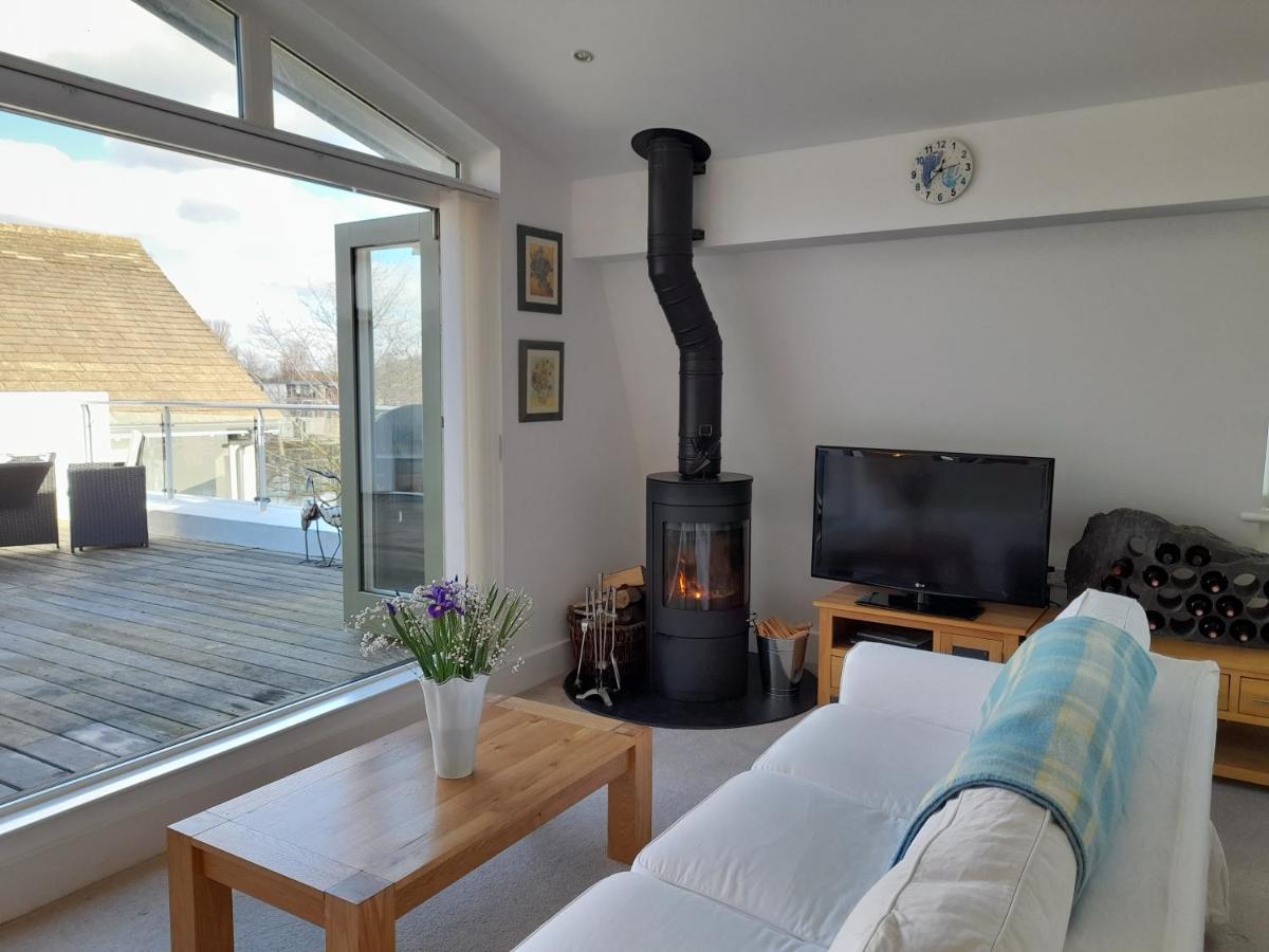 Crow'S Nest Penthouse Apartment With Free Spa Access Somerford Keynes Екстериор снимка
