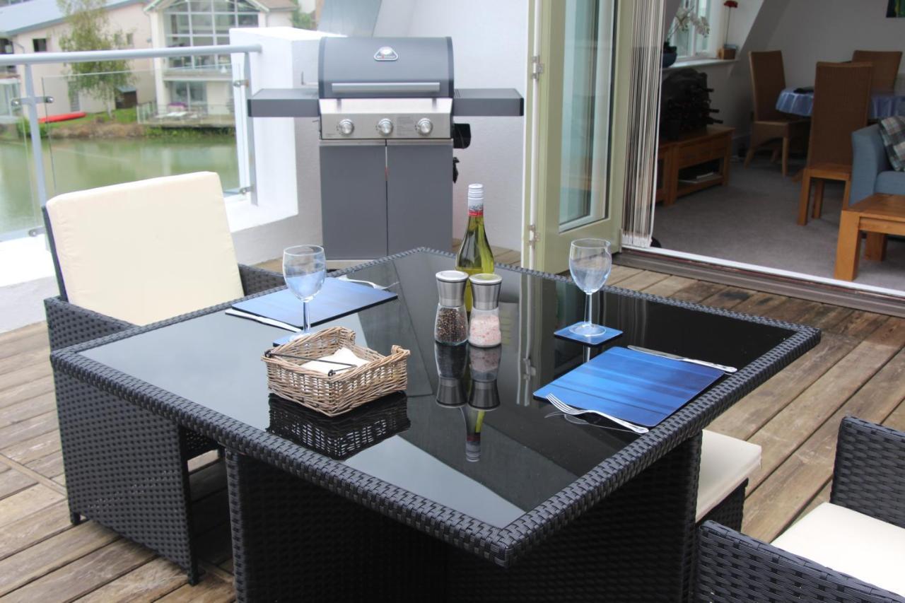 Crow'S Nest Penthouse Apartment With Free Spa Access Somerford Keynes Екстериор снимка