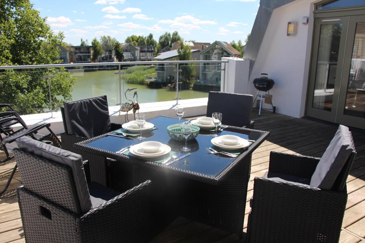 Crow'S Nest Penthouse Apartment With Free Spa Access Somerford Keynes Екстериор снимка