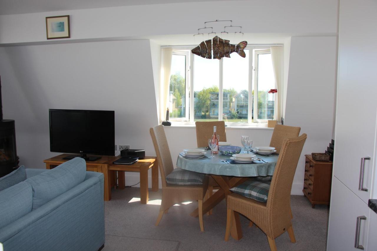 Crow'S Nest Penthouse Apartment With Free Spa Access Somerford Keynes Екстериор снимка