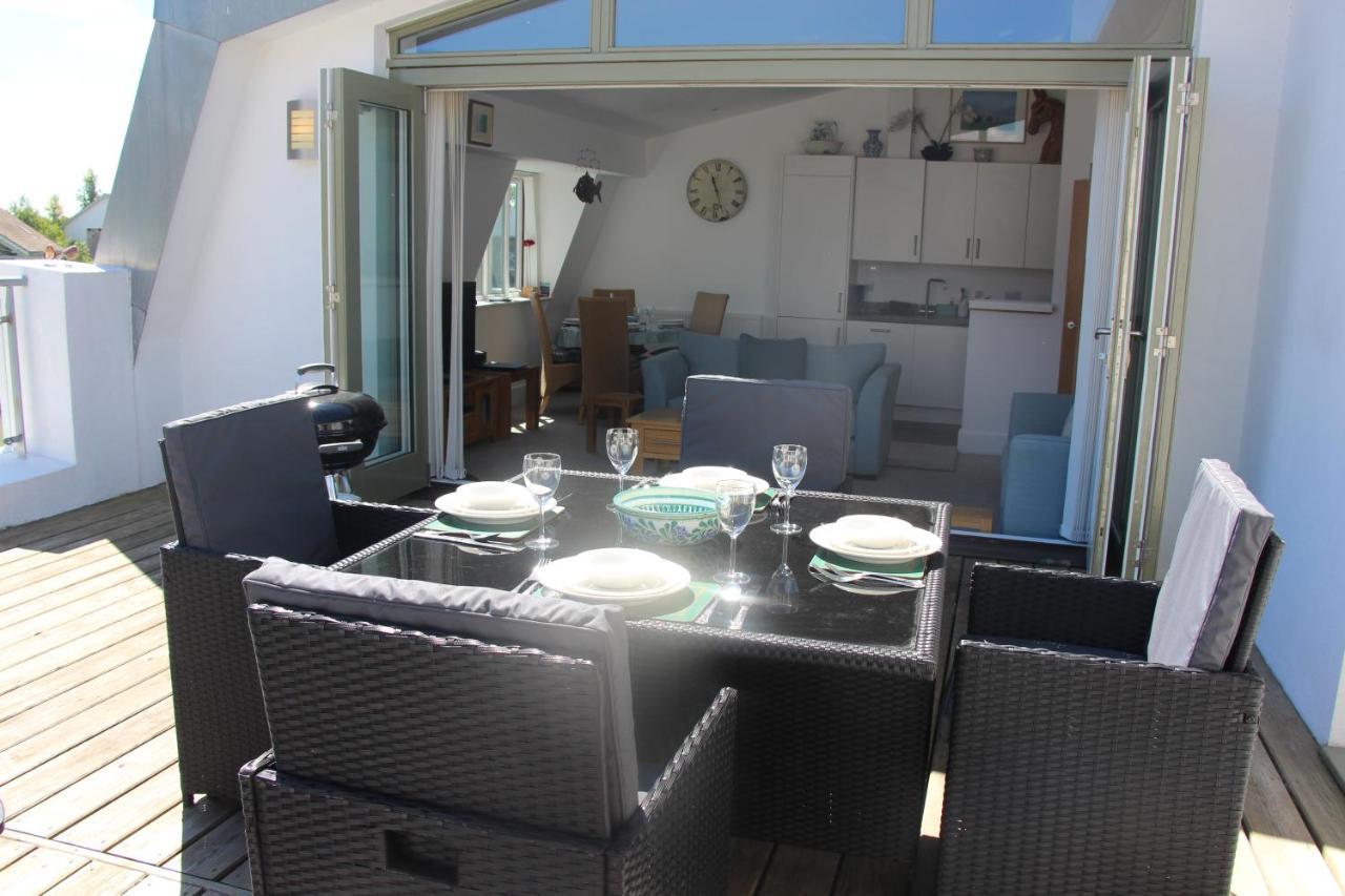 Crow'S Nest Penthouse Apartment With Free Spa Access Somerford Keynes Екстериор снимка