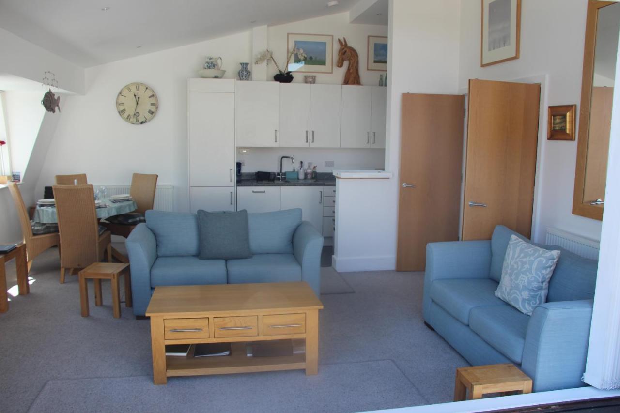 Crow'S Nest Penthouse Apartment With Free Spa Access Somerford Keynes Екстериор снимка
