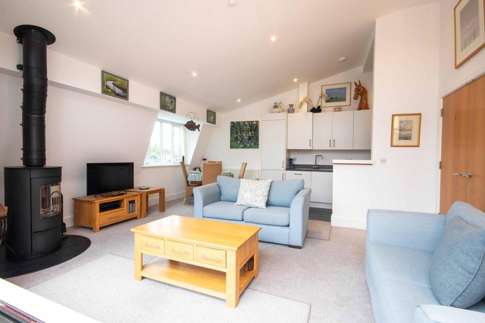 Crow'S Nest Penthouse Apartment With Free Spa Access Somerford Keynes Екстериор снимка