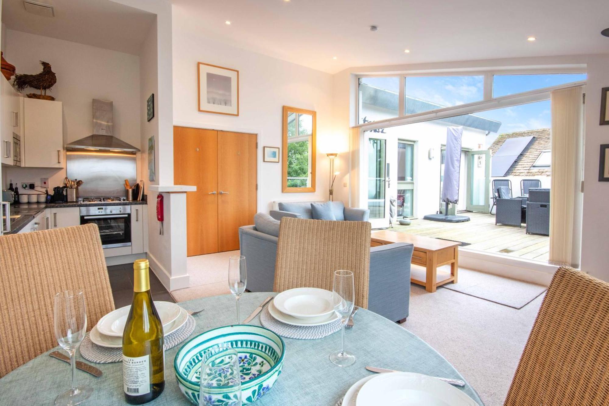 Crow'S Nest Penthouse Apartment With Free Spa Access Somerford Keynes Екстериор снимка