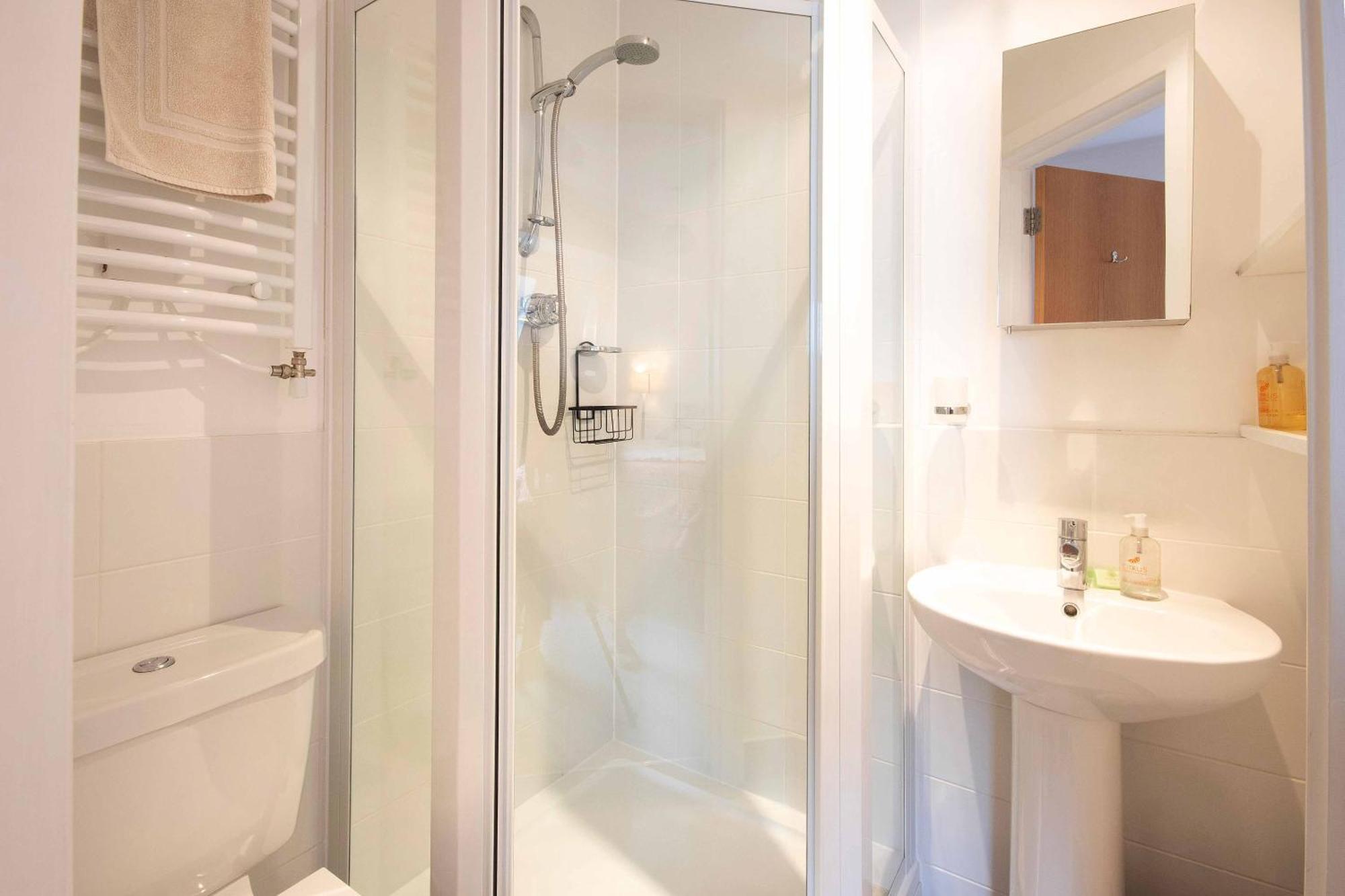 Crow'S Nest Penthouse Apartment With Free Spa Access Somerford Keynes Екстериор снимка