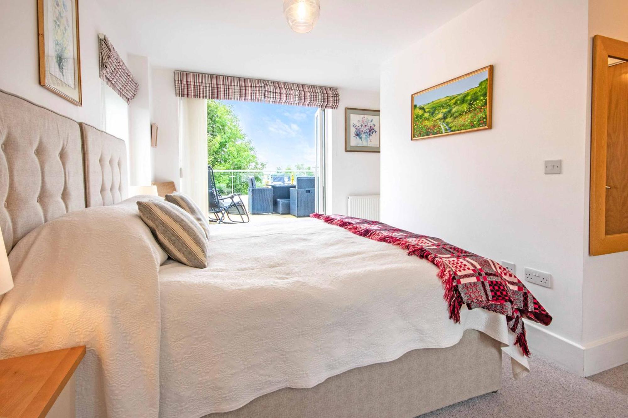 Crow'S Nest Penthouse Apartment With Free Spa Access Somerford Keynes Екстериор снимка
