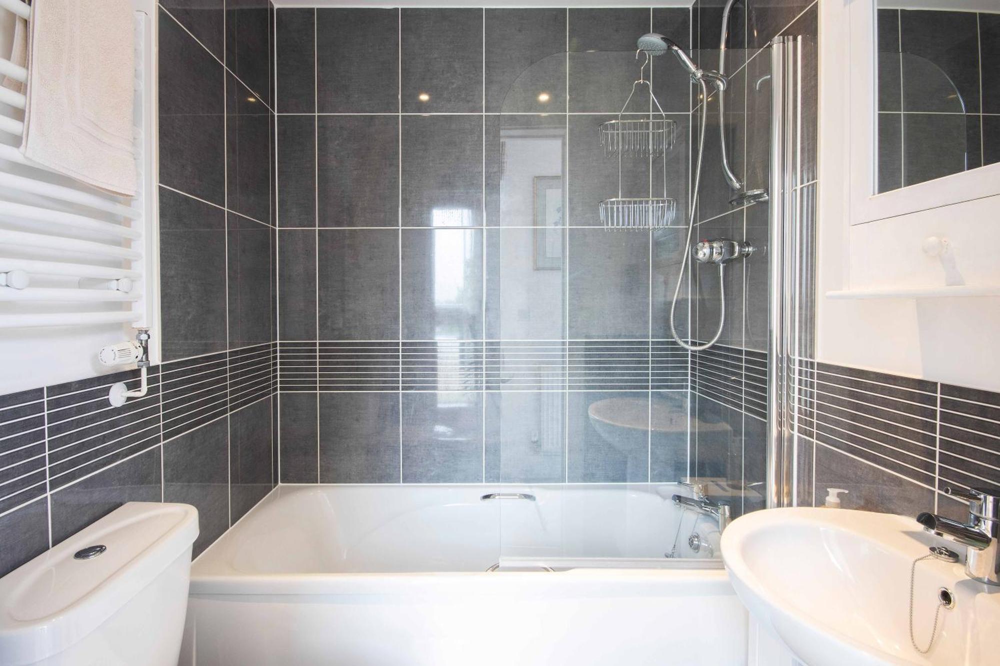 Crow'S Nest Penthouse Apartment With Free Spa Access Somerford Keynes Екстериор снимка